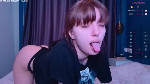 Snapshot of treplady chatting on 05/25/26, 03:07 Karolina online show from 05/25/26, 03:07