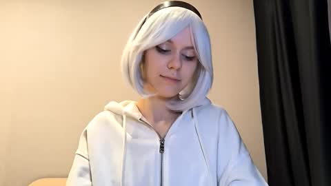 Snapshot of tressamarshbanks chatting on 10/24/25, 06:48 Alice online show from 10/24/25, 06:48