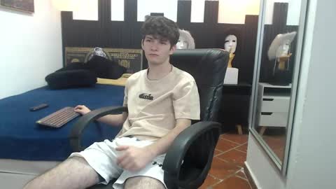 Snapshot of trevor_mob chatting on 06/06/26, 03:06 trevor_mob online show from 06/06/26, 03:06