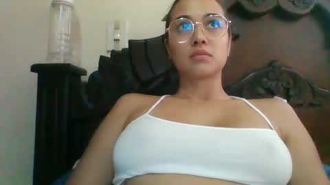 triana_bell online show from 12/05/24, 04:23