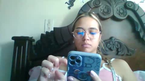 triana_bell online show from 12/09/24, 04:47