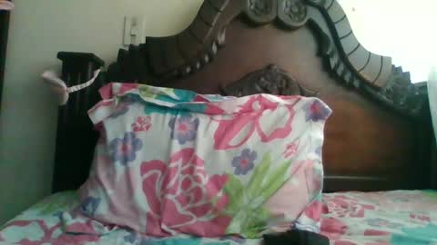 triana_bell online show from 12/12/24, 05:59