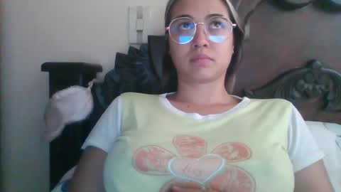 triana_bell online show from 03/09/25, 03:49