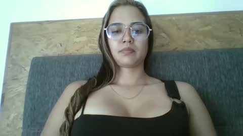 triana_bell online show from 12/16/25, 04:34