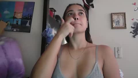 triana_bell online show from 04/04/26, 03:42