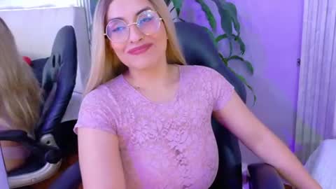 triana_crimson online show from 07/18/26, 12:04