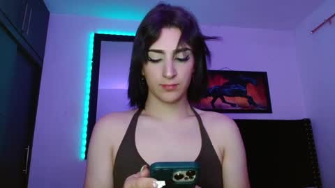 Snapshot of triana_damelio chatting on 09/30/25, 02:33 triana_damelio online show from 09/30/25, 02:33