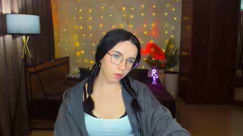 Snapshot of triciadaisy chatting on 04/27/26, 11:30 TriciaDaisy online show from 04/27/26, 11:30