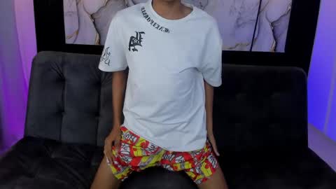Snapshot of triiangel_latinboy chatting on 06/06/26, 12:21 Johan online show from 06/06/26, 12:21