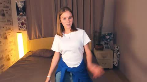 Snapshot of trinahillier chatting on 10/14/25, 05:36 Bubbles online show from 10/14/25, 05:36