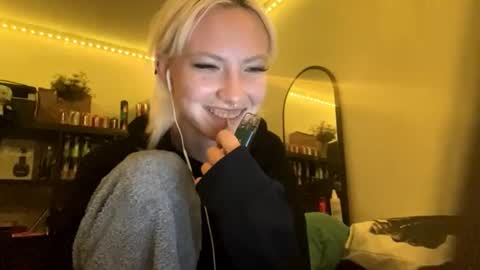 Hey theremy name is Felicia Lets hit 10 Thumbs Up together   online show from 09/22/25, 08:00