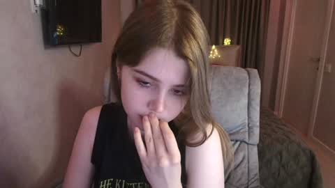 Snapshot of tripleprinces chatting on 01/02/25, 06:34 tripleprinces online show from 01/02/25, 06:34