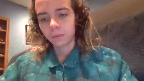 Snapshot of trippybb222 chatting on 10/13/25, 03:23 trippybb222 online show from 10/13/25, 03:23