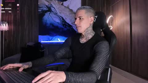 Snapshot of trisstan_ chatting on 11/04/25, 05:23 Alexander online show from 11/04/25, 05:23