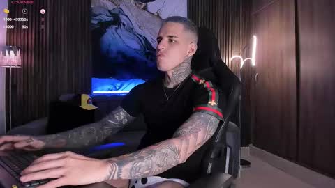 Snapshot of trisstan_ chatting on 11/07/25, 09:15 Alexander online show from 11/07/25, 09:15