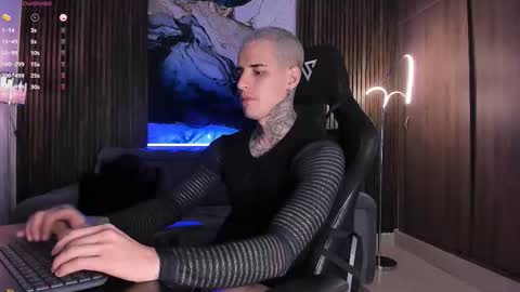 Snapshot of trisstan_ chatting on 12/01/25, 10:48 Alexander online show from 12/01/25, 10:48