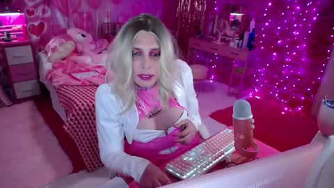 trista_doll online show from 02/22/25, 11:24