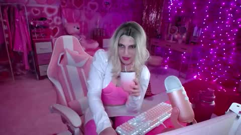 trista_doll online show from 03/08/25, 09:29