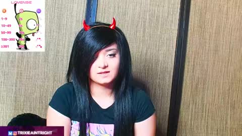 trixiedoescamcam online show from 10/04/25, 10:08