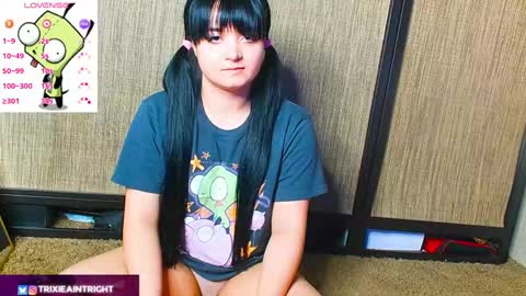 trixiedoescamcam online show from 10/08/25, 11:24