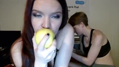 Snapshot of trixieloxs chatting on 02/24/25, 02:40 Trixie 3 online show from 02/24/25, 02:40