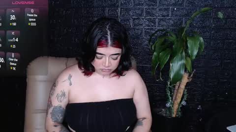 trixxiee_ online show from 12/17/24, 12:45