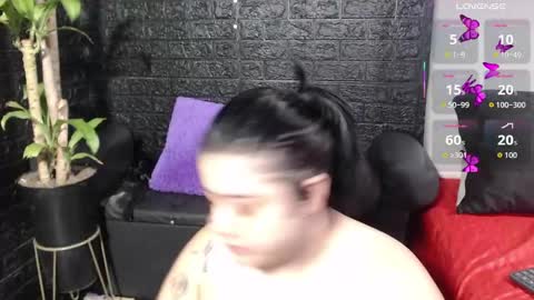 trixxiee_ online show from 09/23/25, 10:07