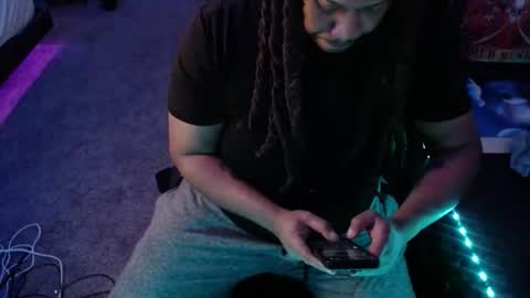 Snapshot of trmdstrong chatting on 11/30/25, 09:57 Trmdstrong online show from 11/30/25, 09:57