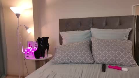 Snapshot of trophy_x_wife chatting on 02/12/25, 04:12 Alexandra online show from 02/12/25, 04:12