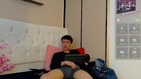 Snapshot of troy_boy20 chatting on 10/06/25, 10:29 Troy online show from 10/06/25, 10:29