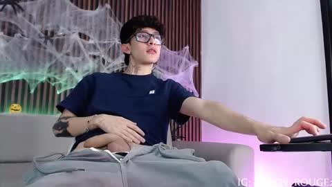 Snapshot of troy_rouge chatting on 10/17/25, 07:16 Troy online show from 10/17/25, 07:16