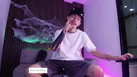 Snapshot of troy_rouge chatting on 10/29/25, 07:15 Troy online show from 10/29/25, 07:15