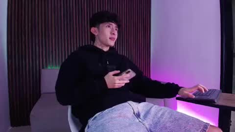 Snapshot of troy_rouge chatting on 11/04/25, 07:24 Troy online show from 11/04/25, 07:24