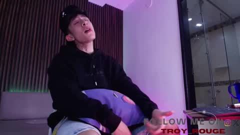 Snapshot of troy_rouge chatting on 11/06/25, 07:15 Troy online show from 11/06/25, 07:15