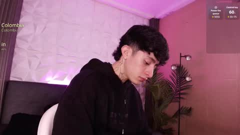 Snapshot of troy_rouge chatting on 11/20/25, 07:24 Troy online show from 11/20/25, 07:24