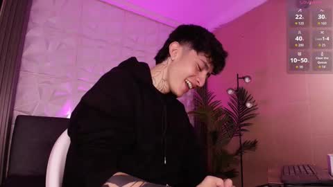 Snapshot of troy_rouge chatting on 11/27/25, 04:31 Troy online show from 11/27/25, 04:31