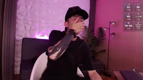 Snapshot of troy_rouge chatting on 12/04/25, 07:44 Troy online show from 12/04/25, 07:44