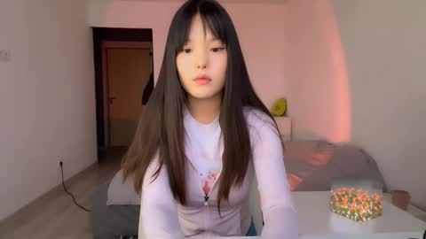 Yumi  online show from 10/28/25, 01:25