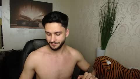 Snapshot of troywade chatting on 05/22/26, 04:41 TroyWade online show from 05/22/26, 04:41
