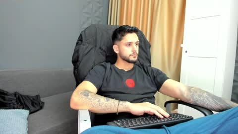 Snapshot of troywade chatting on 06/05/26, 04:30 TroyWade online show from 06/05/26, 04:30