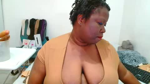 Snapshot of truebella30 chatting on 10/18/25, 08:26 TrueBella30 online show from 10/18/25, 08:26