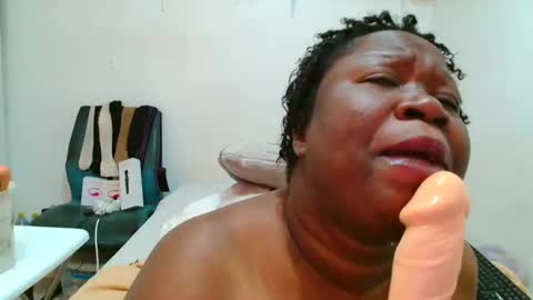 Snapshot of truebella30 chatting on 10/30/25, 08:49 TrueBella30 online show from 10/30/25, 08:49