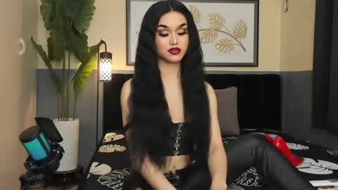 Snapshot of ts_elijah chatting on 01/15/25, 08:51 Saskia online show from 01/15/25, 08:51