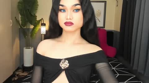 Snapshot of ts_elijah chatting on 01/27/25, 07:56 Saskia online show from 01/27/25, 07:56