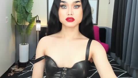Snapshot of ts_elijah chatting on 01/30/25, 01:42 Saskia online show from 01/30/25, 01:42
