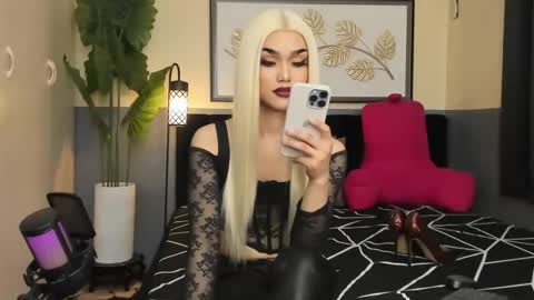 Snapshot of ts_elijah chatting on 02/07/25, 05:41 Saskia online show from 02/07/25, 05:41