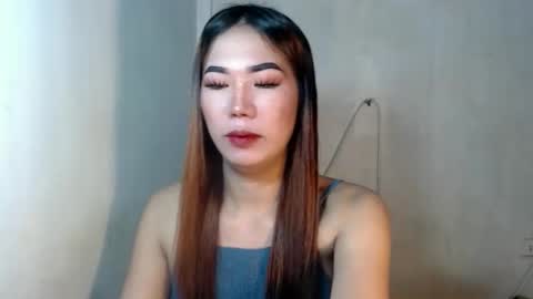 Snapshot of ts_kimmy69 chatting on 12/14/25, 05:40 ts_kimmy69 online show from 12/14/25, 05:40