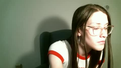 Snapshot of ts_librarian chatting on 09/20/25, 05:03 Elisabeth online show from 09/20/25, 05:03