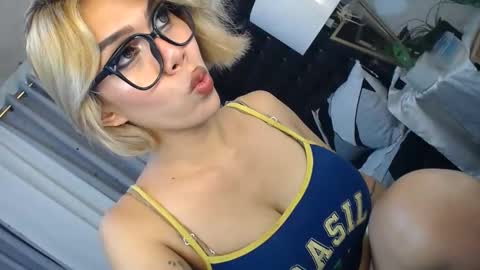 Snapshot of ts_tatiana chatting on 10/10/25, 08:08 billie online show from 10/10/25, 08:08