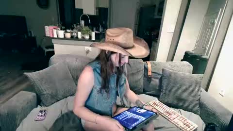 Snapshot of tslovelace chatting on 10/08/25, 01:36 tslovelace online show from 10/08/25, 01:36